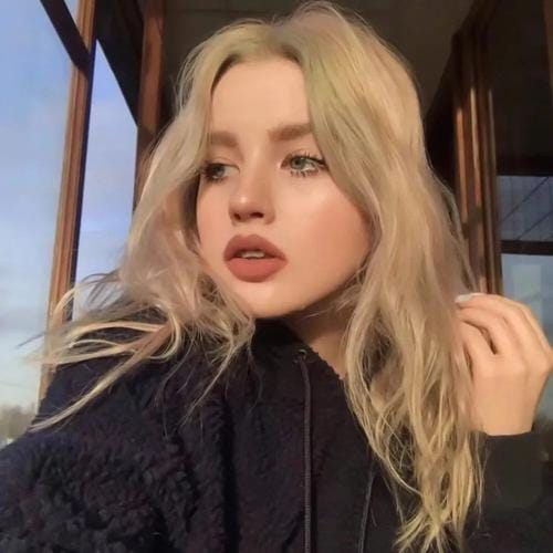 พลอย เฌอมาลย์ avatar